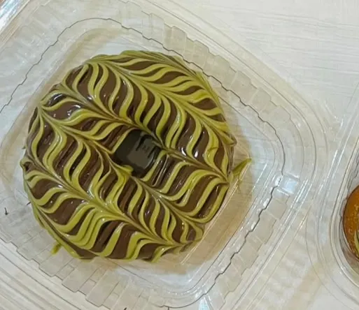 دوناتس شوكولاته وبستاشيو